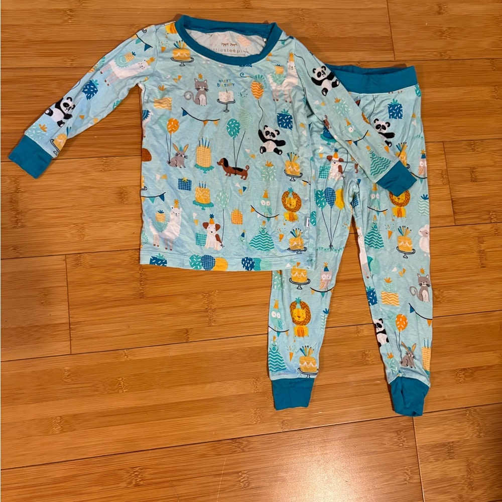 Little sleepies pj set